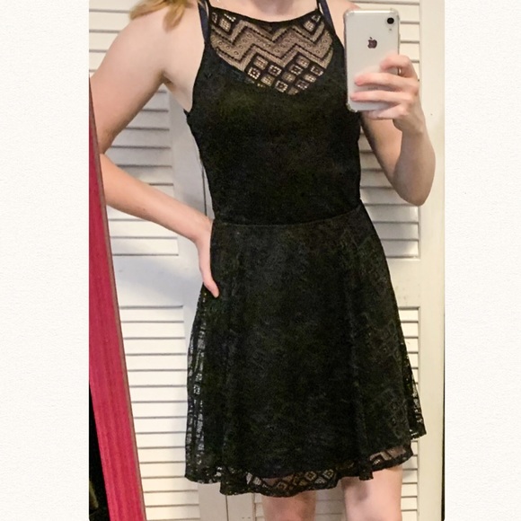 Lacy black dress - Picture 1 of 3